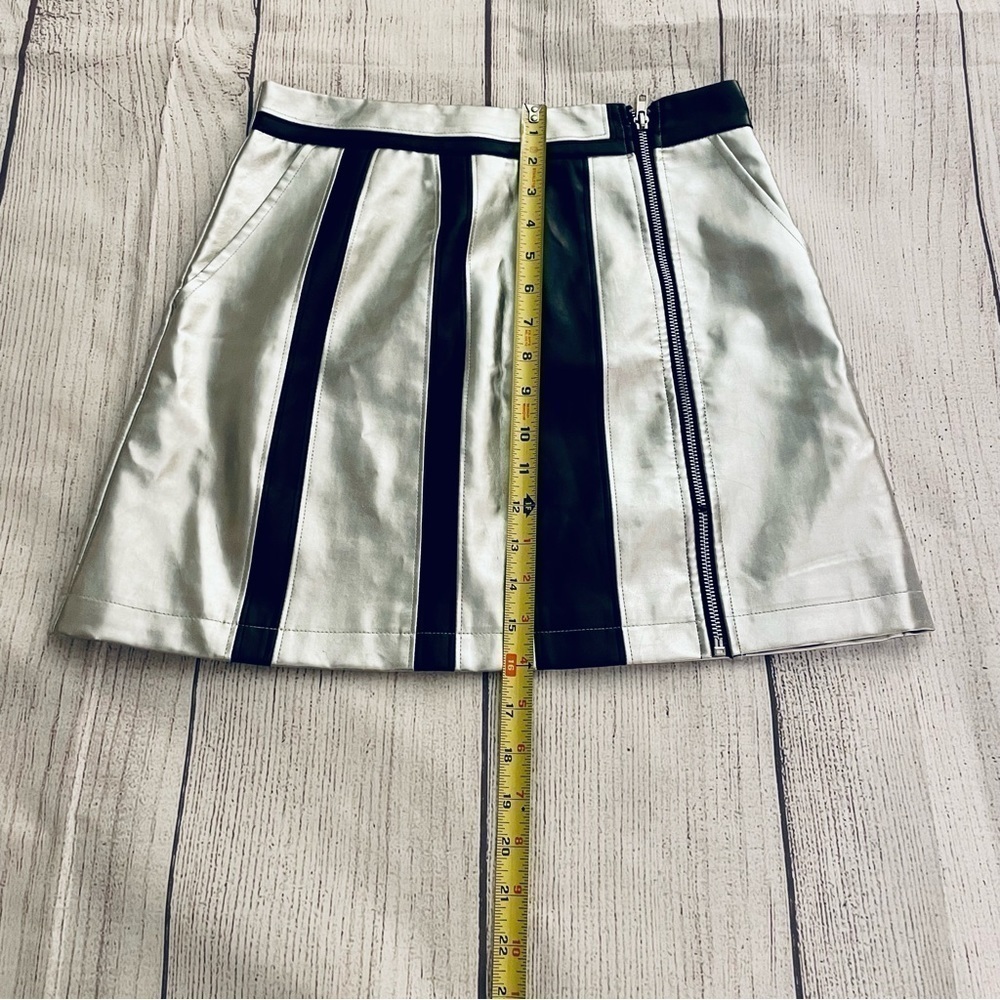 LF SEEK THE LABEL Women’s Metallic Silver & Black Vegan Leather Skirt Size Small - Picture 4 of 7